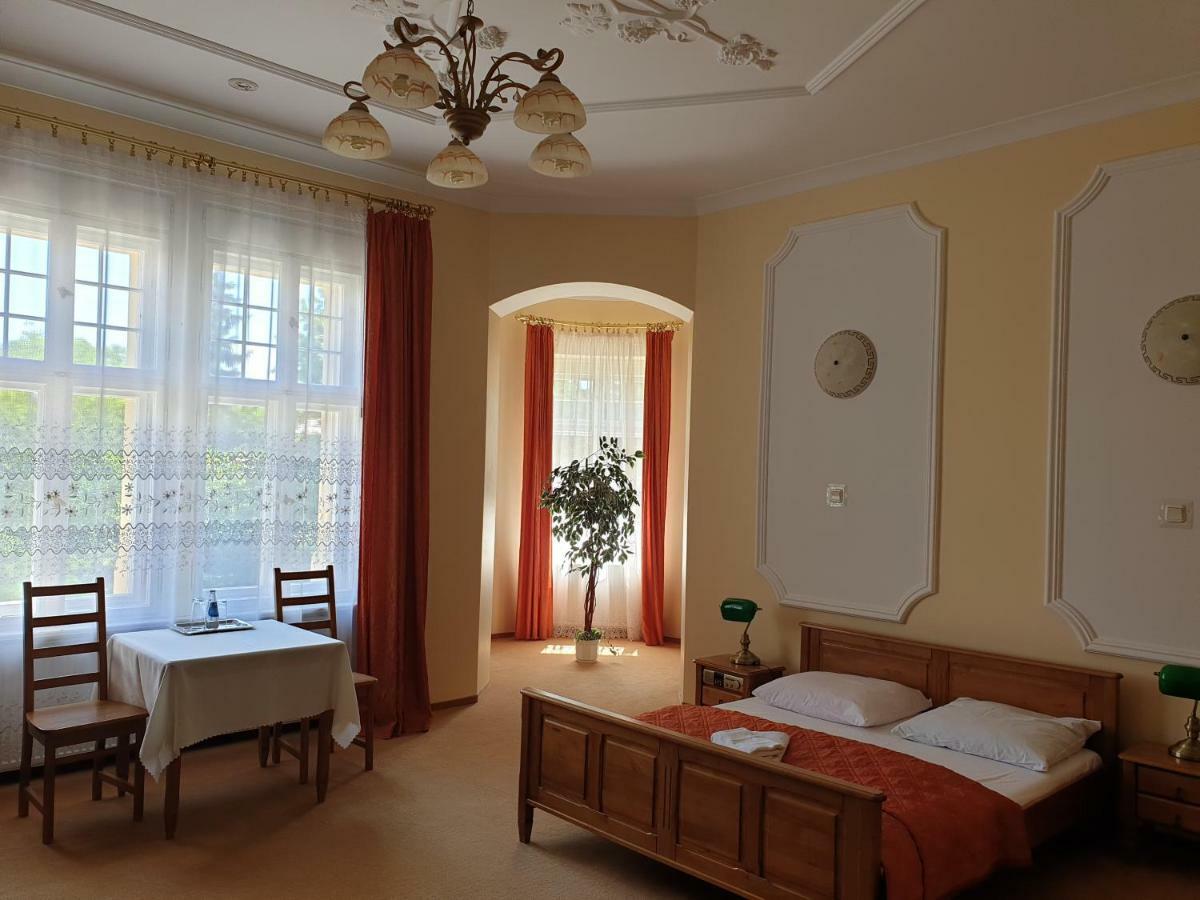 Hotel Palacyk Legnica Exterior foto